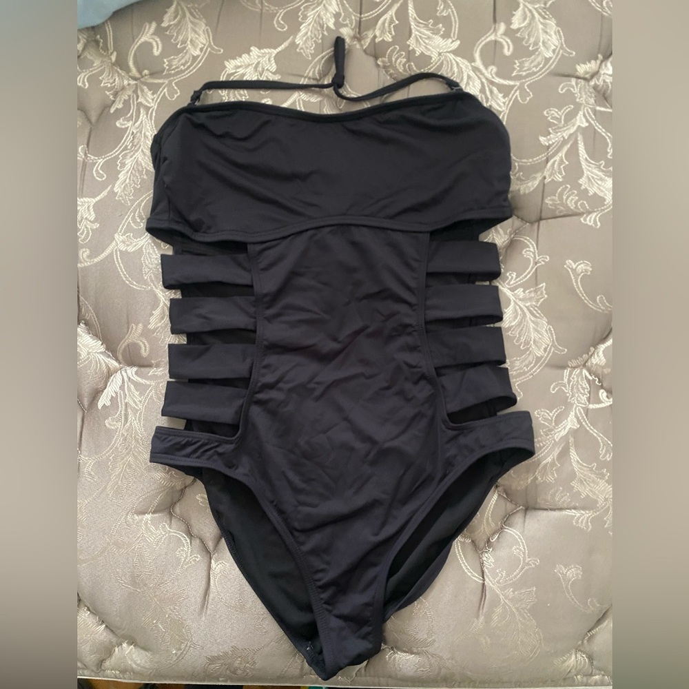 Kenneth Cole Reaction Black Garment